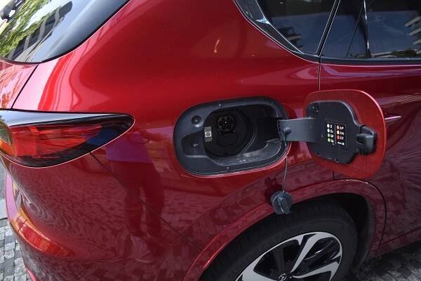 Rodinný koráb s elektrickou výpomocí: Test SUV Mazda CX-60 plug-in hybrid
