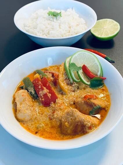 Kuřecí prsa na červeném curry s rýží