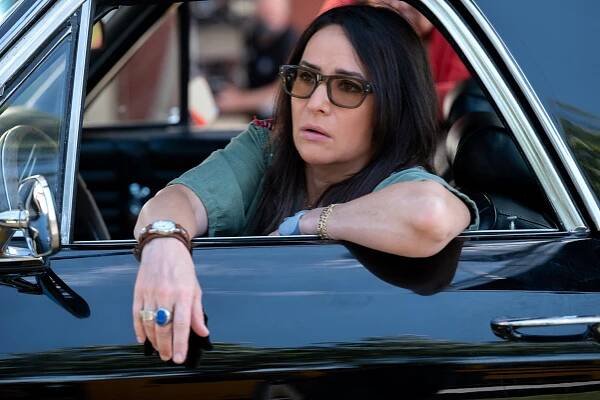 Bude líp - Efeméra - Z filmu - Pamela Adlon