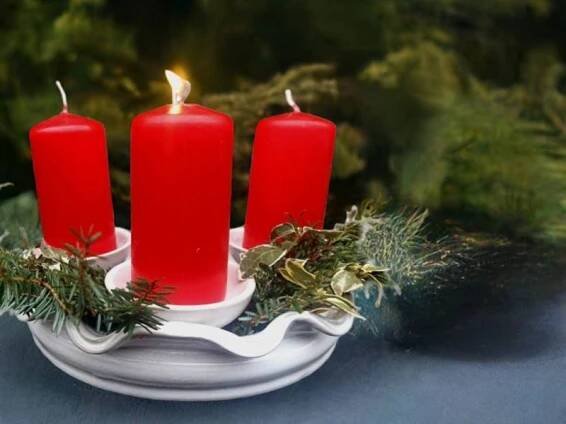 Svícen adventní. Modrošedý.