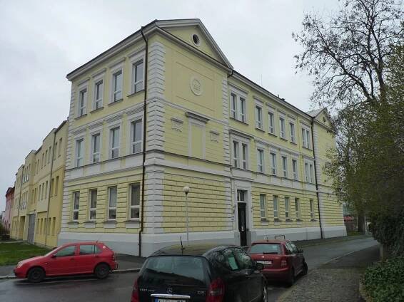 Fotografie - Kolín - Mnichovická ulice/základní škola postavená v r 1933 - 17.04.2021