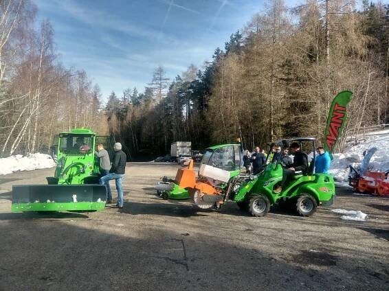 Foto | Nakladače AVANT