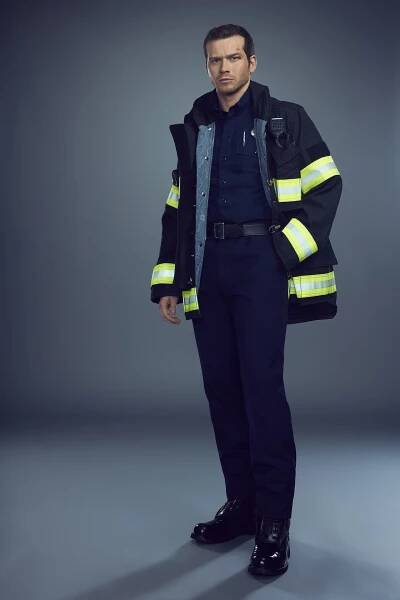 Oliver Stark - Actor