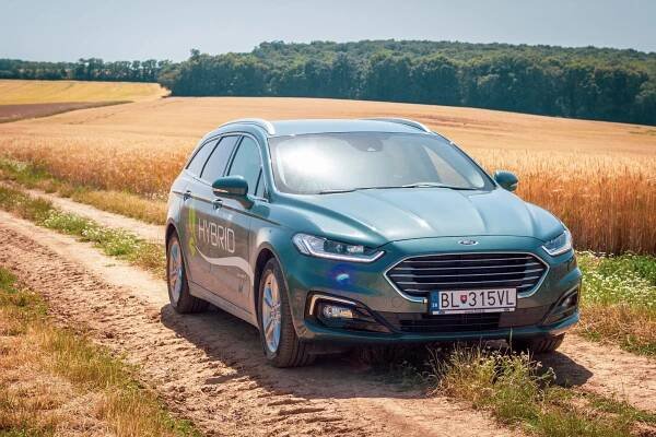Test Ford Mondeo Combi Hybrid, konečne praktický. Uspeje však?