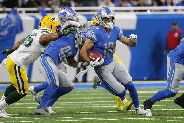 NFL: Green Bay Packers at Detroit Lions