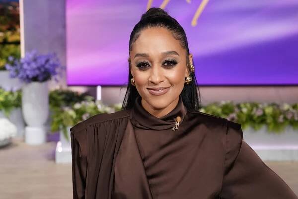 Tia Mowry on "The Jennifer Hudson Show."