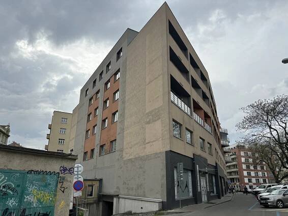 Prodej samostatného garážového stání 25 m2 s kójí 4 m2, Brno, Hybešova - Vodní | Reality.iDNES.cz 
