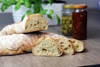 Jak na švýcarský kroucený chléb s olivami | recept | jaktak.cz