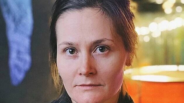 „Bylo mi trapně a styděla jsem se.“ Oksana Vasjakinová o rodičích v nové sbírce