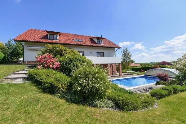 Na Stráni, Kamenice - Praha-východ | Pronájem, Rodinný dům 7+kk, 373 m²