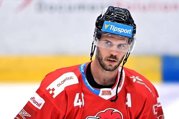 Hokejový útočník David Krejčí se ve 37 letech rozhodl ze zdravotních důvodů definitivně ukončit aktivní kariéru.
