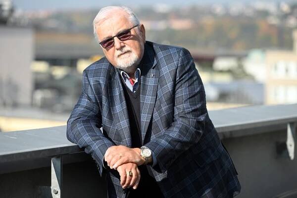 Přežili jsme komunisty, covid a Babiše, přežijeme i Fialovu vládu, říká Hanák