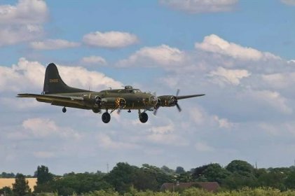 Bell B-17 Flying Fortress | Warbirdsflying.com