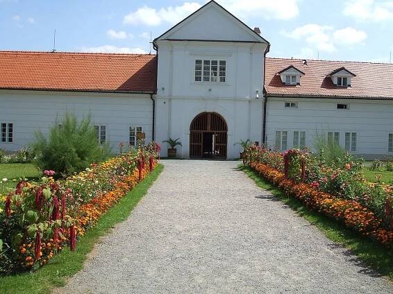 Zámek Vizovice - otevírací doba, akce, ubytování, prohlídky, vstupné, foto, počasí