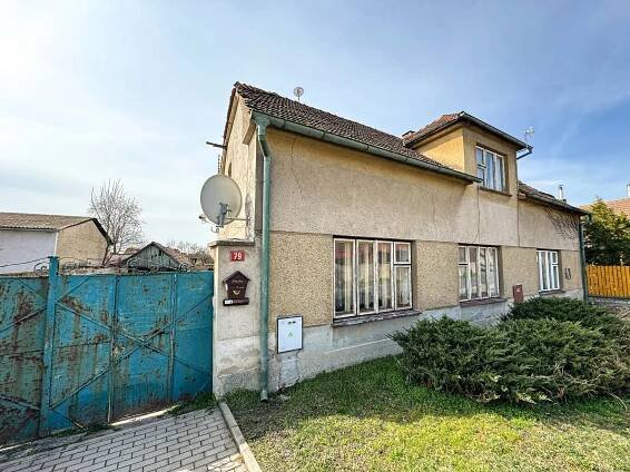 Rodinný dům v Běrunicích s pozemkem (1.266 m2) – Realitní podíl