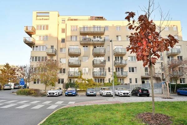 PRODEJ BYTU 4+kk SE 2 BALKONY A GAR. STÁNÍM, Berlínská, Praha 10 - Hostivař