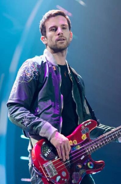 Soubor:Coldplay - Guy Berryman (cropped).jpg – Wikipedie