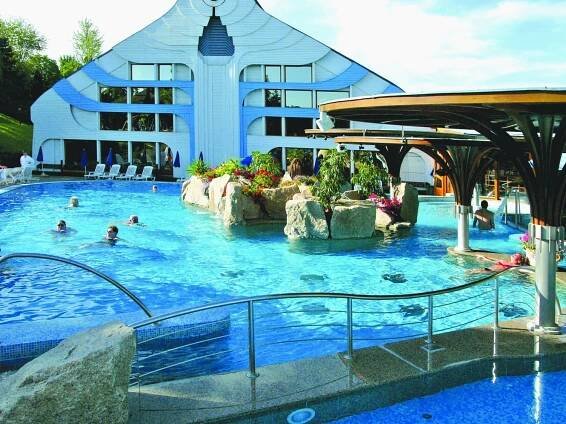 Zájezd - Hévíz - Naturmed Hotel Carbona, 4 noci, LETNÍ 4=3 do 31.8., 5% sleva 1.Moment - Cestovka Pohoda 
