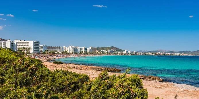 Letecky na Mallorcu: 3* hotel přímo u písčité pláže s all inclusive v ceně