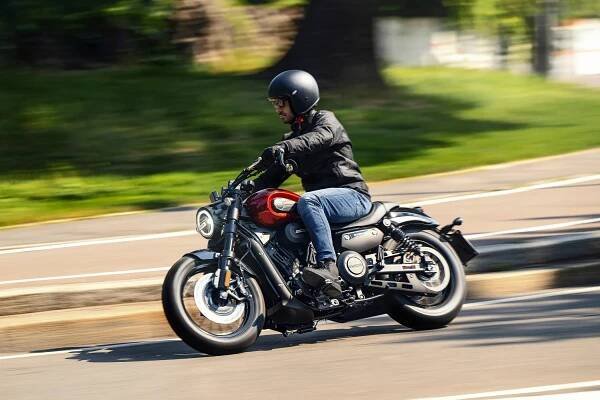 A rider on a Keeway V302 C motorcycle is roaring through a street