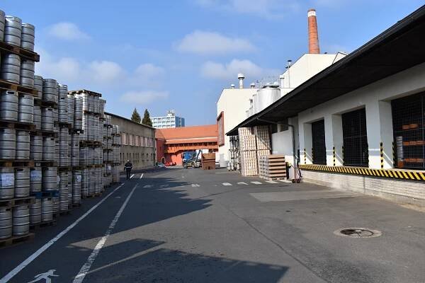Bakalář kvůli covidu zastavil některé investice. Divadelní restauraci ale udrží