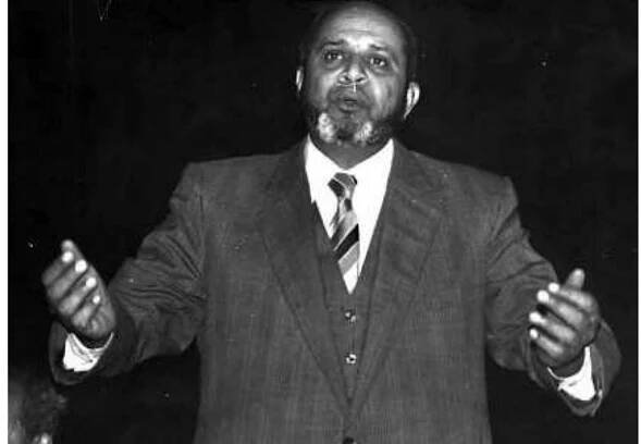 Khalil Saloojee was famous for singing protest songs in Urdu. Here he is singing at a 1981 anti-SAIC rally 