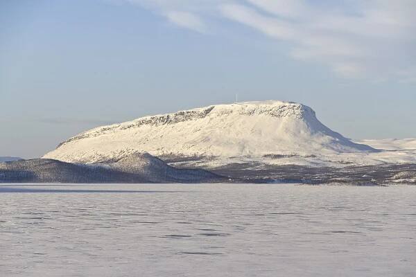 Soubor:Saana at Kilpisjärvi, 2012 March.jpg