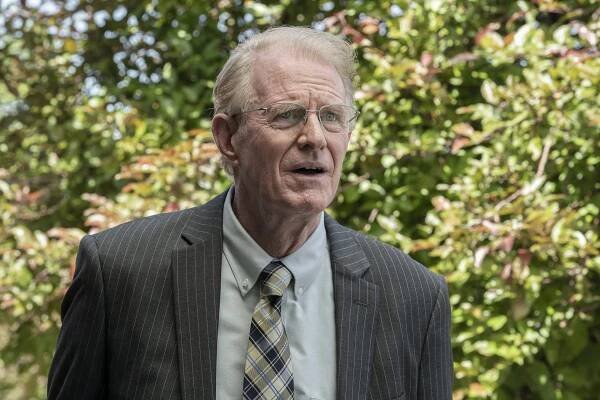 Volejte Saulovi - Náraz - Z filmu - Ed Begley Jr.
