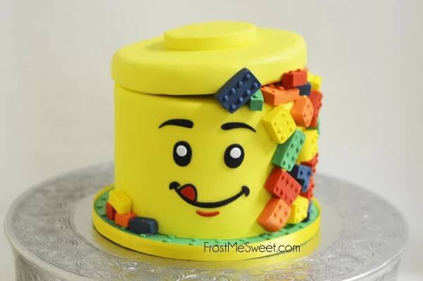 lego man cake 2.jpg
