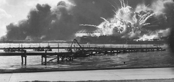 Když japonská flotila vyrazila k přístavu Pearl Harbor, situace si žádala absolutní ticho