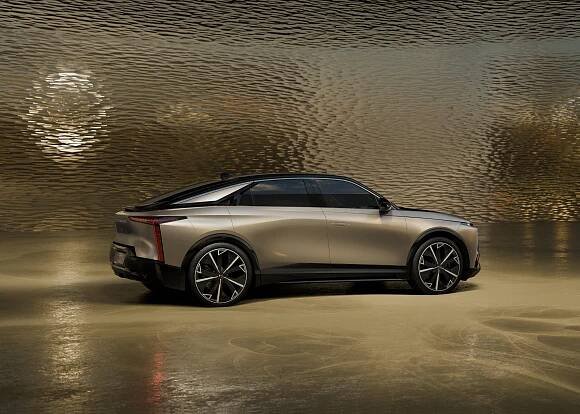 Automobilka DS představuje extravagantní crossover N°8