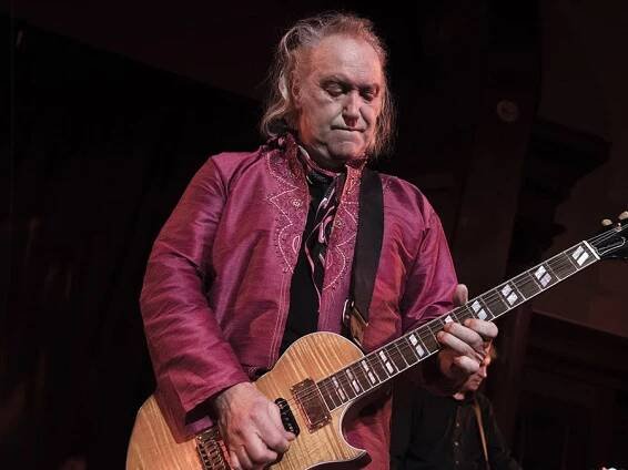 Dave Davies shares his 14 favorite tracks from across the Kinks’ two classic early ‘70s records