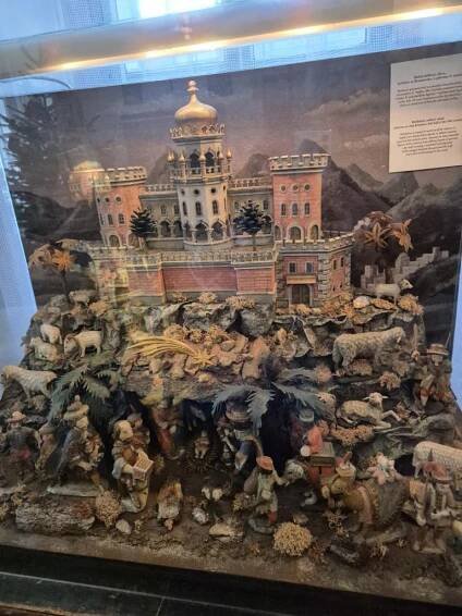 Muzeum betlémů Karlštejn, Koněpruské jeskyně - ZŠ a MŠ Kmetiněves