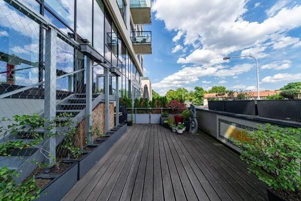 Prodej moderního loftu s terasou 135 m2 - Praha - Smíchov - Keller Williams