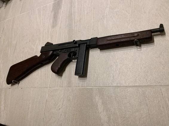 Pohyblivý znehodnocený Samopal Thompson WW2 | Army shop, airsoft, armyburza - největší burza s militariemi v ČR