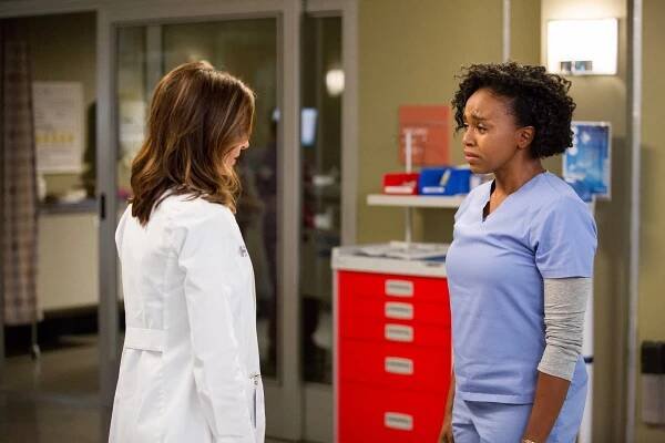 Chirurgové - Starý dobrý rokenrol - Z filmu - Caterina Scorsone, Jerrika Hinton