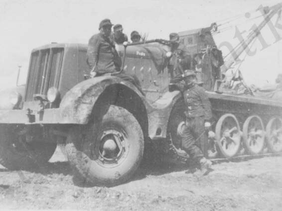 Sd.Kfz.9/1 (ťažký ťahač so 6 t žeriavom) : Německo (DEU)