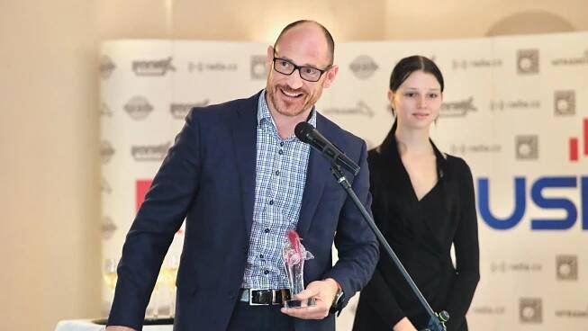 qZlatý delfín pro Pavla Moravce z JLV. Marketéra roku 2024 ovládl Robert Chm... | RadioTV 