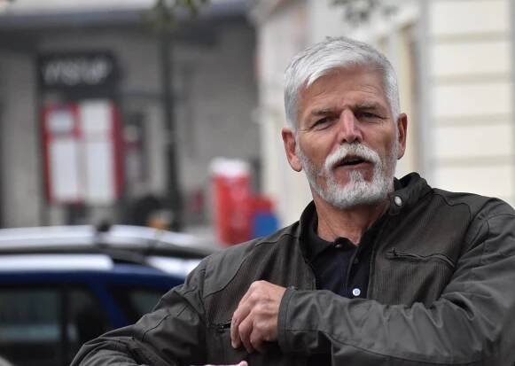Kandidát na prezidenta Petr Pavel zahájil mimopražský sběr podpisů v Žatci