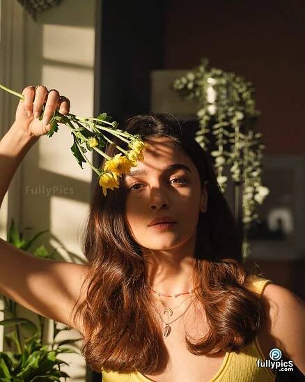 Actress Alia Bhatt HD Pictures - FullyPics