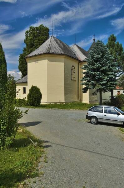 Soubor:Kostel Povýšení svatého Kříže, Benešov, okres Blansko.jpg – Wikipedie