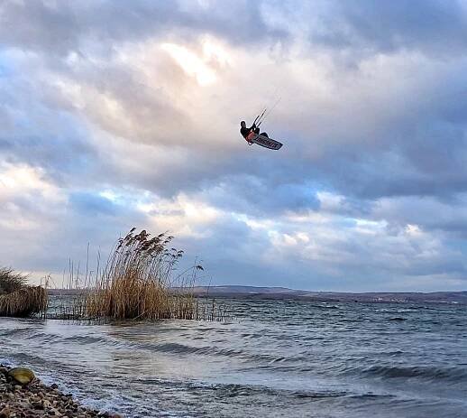 28. LEDNA - ZE SNĚHU NA VODU A Z5 - MUSHOW kiteboarding | snowkiting | foto/v.. 