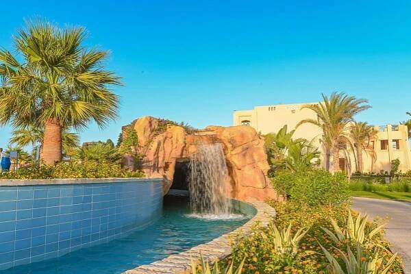 Bazén v ubytování Sataya Resort Marsa Alam nebo v jeho okolí