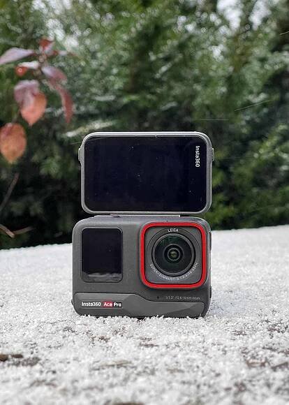 insta360 ace pro flip screen