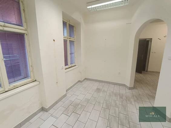 Nebytové prostory- kadeřnictví/masáže/kosmetika/kancelář/obchod/apod., 32 m2, Barrandova ul. v Plzni