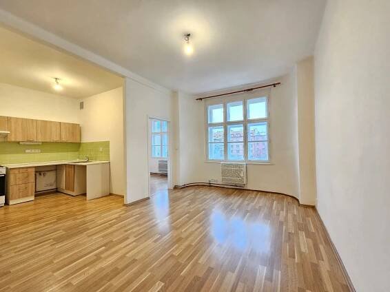 Pronájem zrekonstruovaného bytu 2+kk, Kovářská, Praha - Libeň