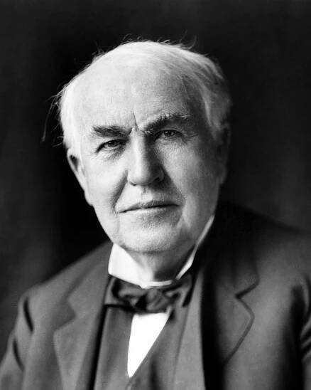 Thomas Alva Edison na fotografii z roku 1922