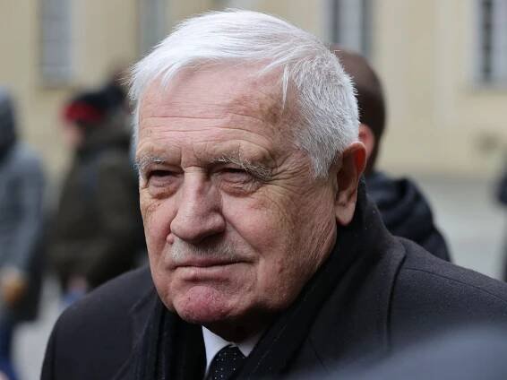Přijmout euro není nutné, řekl bývalý prezident Klaus. Vyzval vládu k referendu