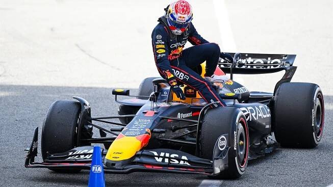 Nemělo se to stát, píše Verstappen o kolizi s Russellem