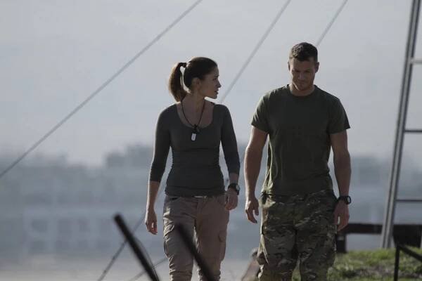 Sniper 5 - Z filmu - Mercedes Mason, Chad Michael Collins